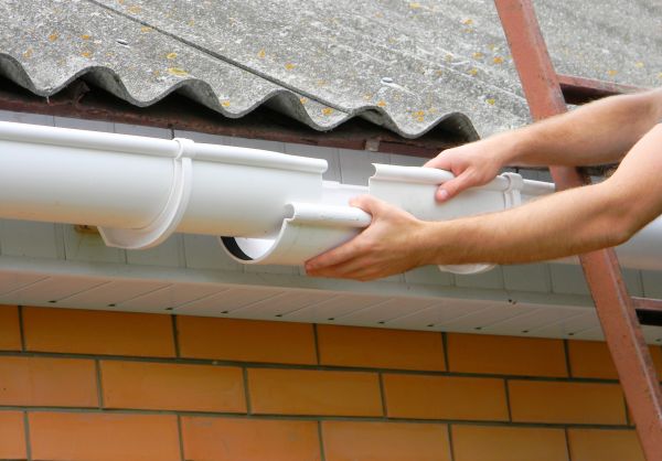 Cost of Gutter Hanging in Saint Charles